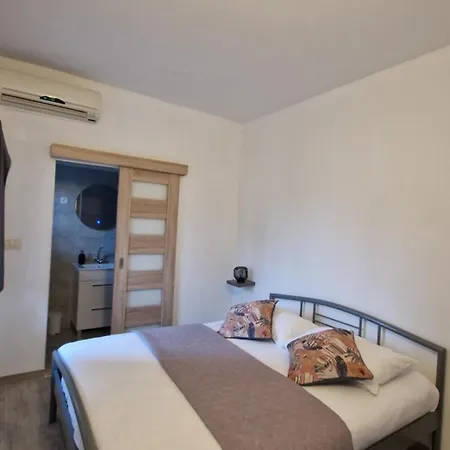 Apartman Dobric Kaštel Štafilić Exterior foto